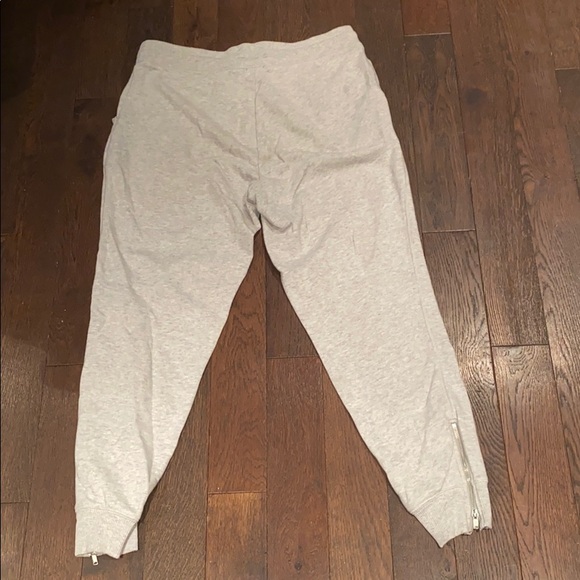 Aerie grey sweatpants, size M - Picture 2 of 3